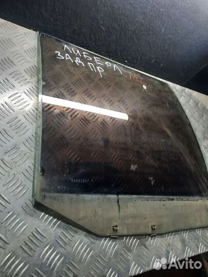 Стекло заднее правое Mitsubishi libero cb1v