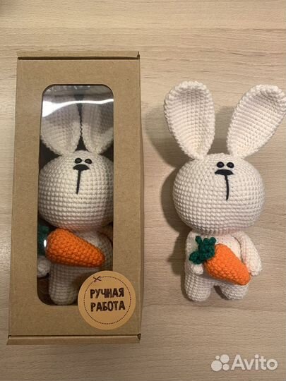 Вязаные игрушки зайки и мишки ручной работы