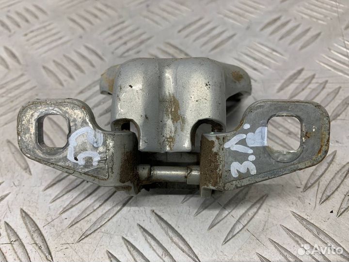 Б/У петля двери задний левый Renault Logan 1 LS0A