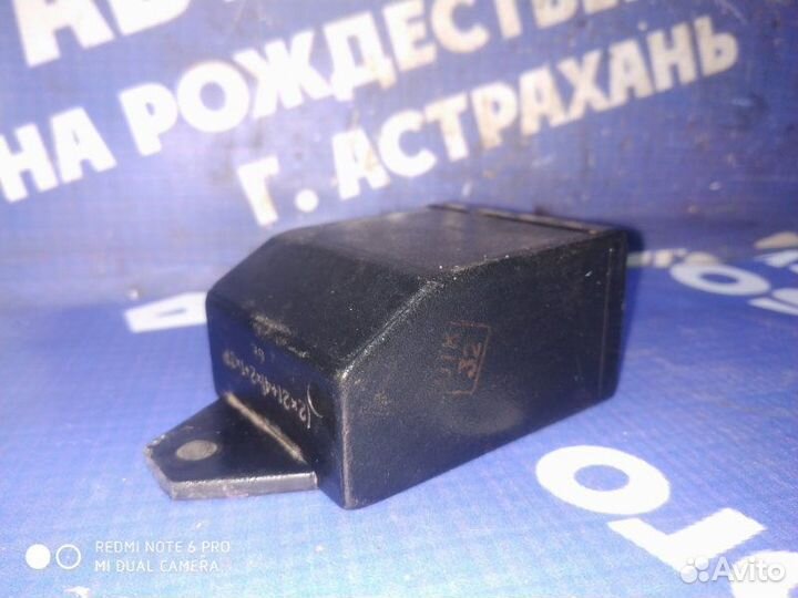 Реле поворотов Ваз Лада 2104 универсал 2106 2010