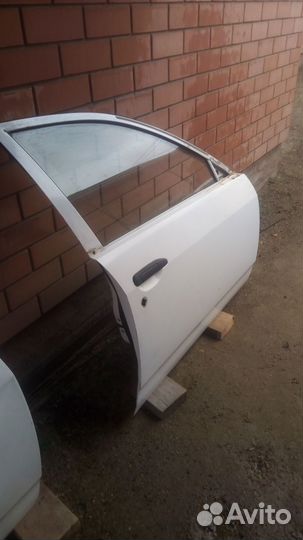 Четыре двери Ниссан ад Y11 2002г