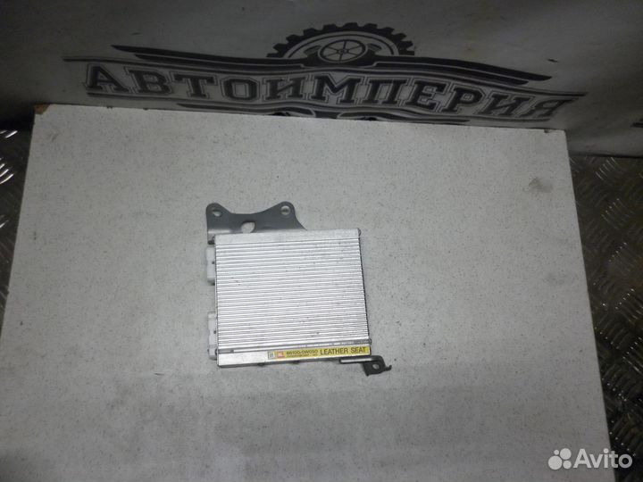 Усилитель звука JBL Toyota Highlander 1