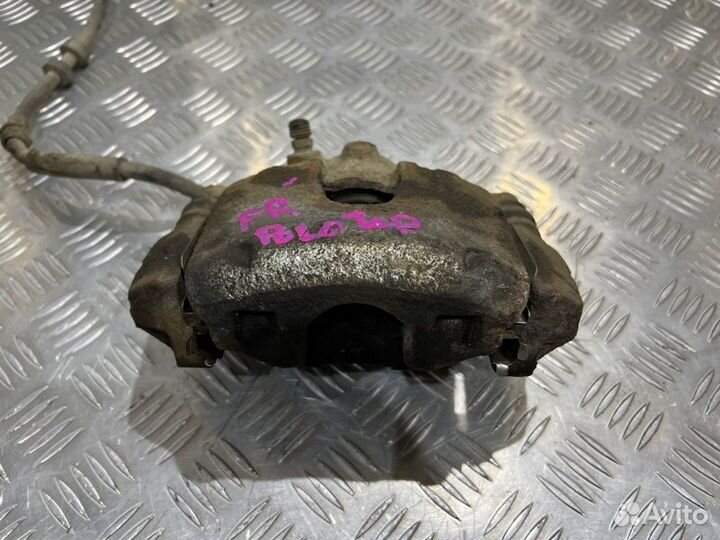 Суппорт передний правый Volkswagen Polo седан 1.6