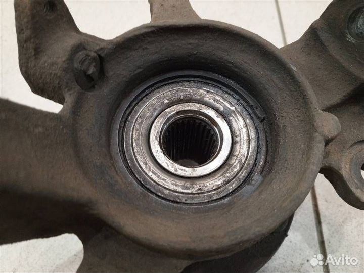 Кулак поворотный передний левый Mitsubishi Pajero