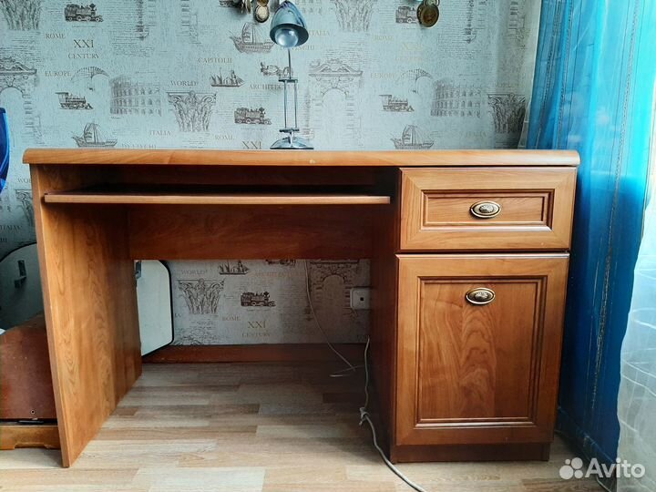 Письменный стол