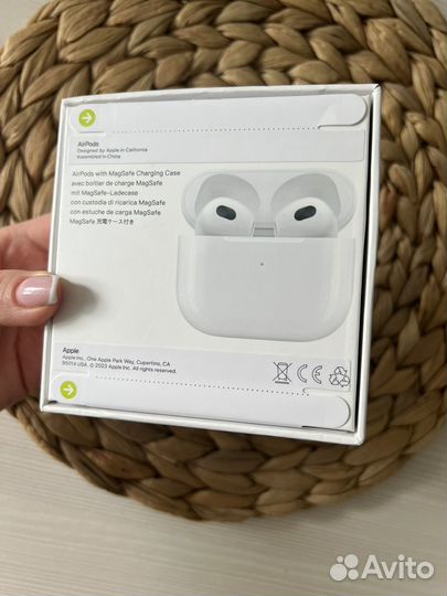 Беспроводные наушники apple airpods