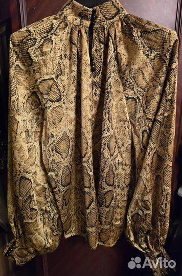 Блуза с пышным рукавом и бантом с принтом рептилии