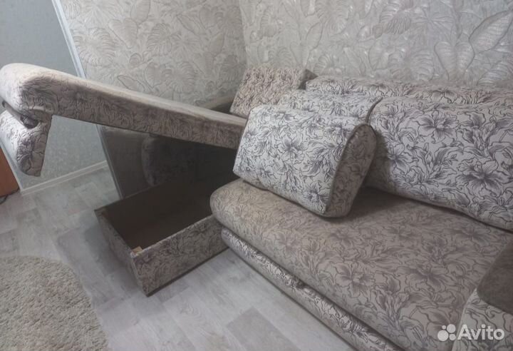 Туалетный столик с зеркалом бу