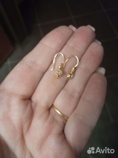 Золотые серьги детские новые
