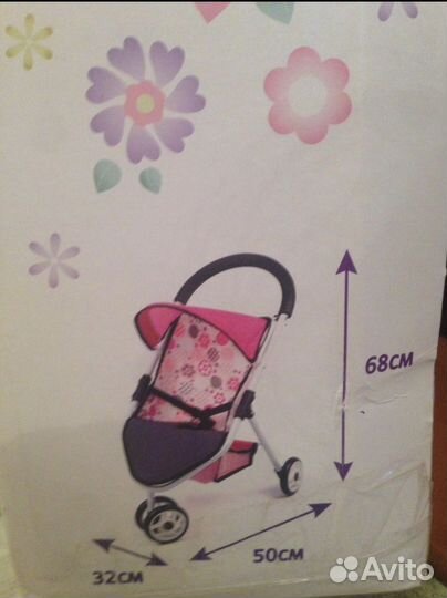 Малыш на прогулке: коляска и большой пупс