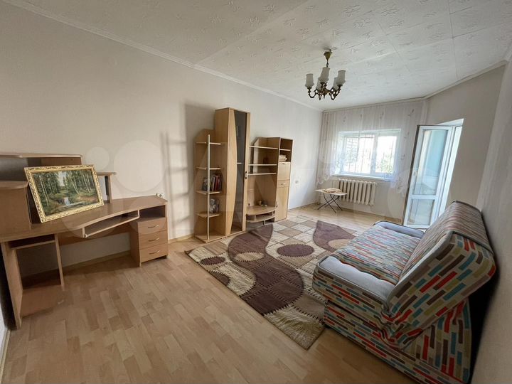 2-к. квартира, 52 м², 1/3 эт.