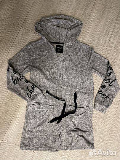 Трикотажная кофта на поясе, без пуговиц