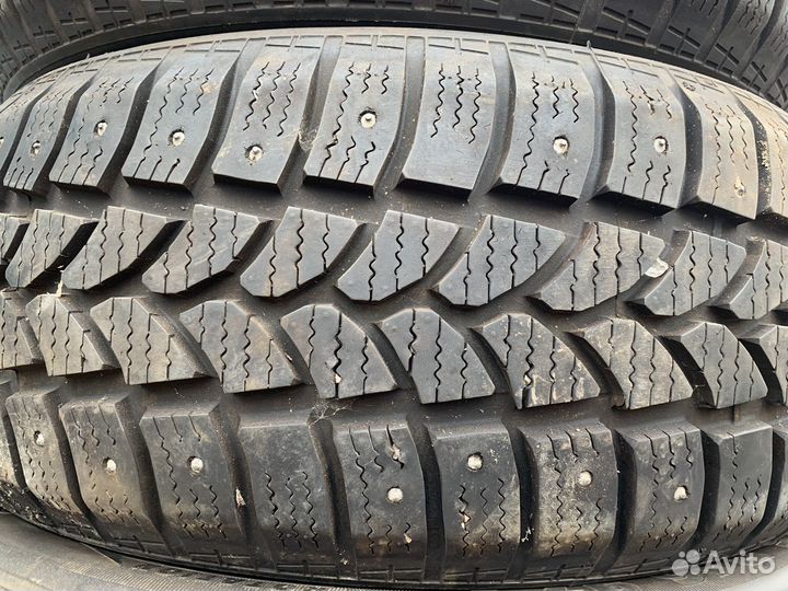 Kormoran Stud 215/55 R16