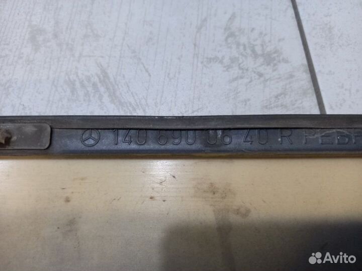 Молдинг на дверь задний правый Mercedes S600 W140