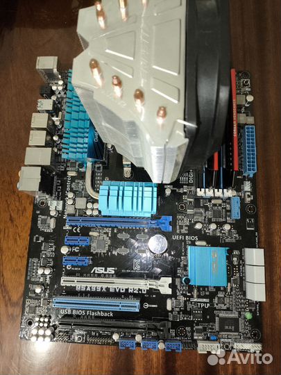 Материнская плата с процессором и памятью