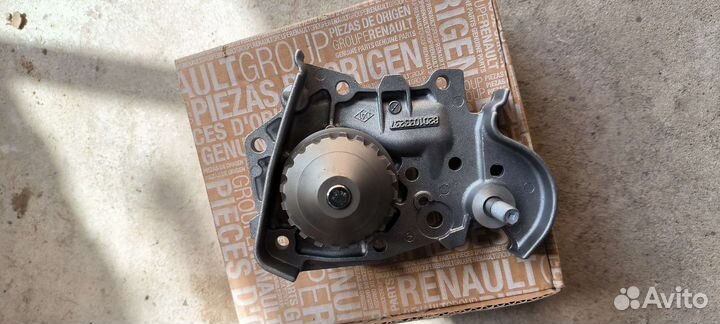 Насос водяной Renault (помпа), на 8 клапанный