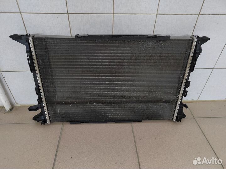 Радиатор охлаждения двс Audi A4 B8, A5 8K0121251R