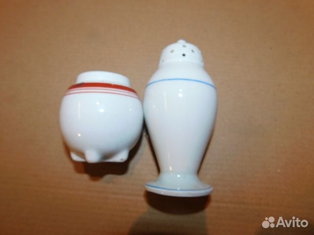 Антикварная, фарфоровая перечница и солонка ри