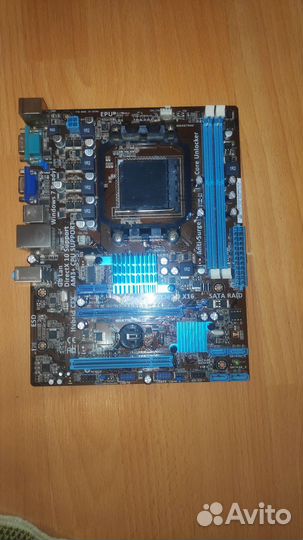Материнская плата с процессором и памятью