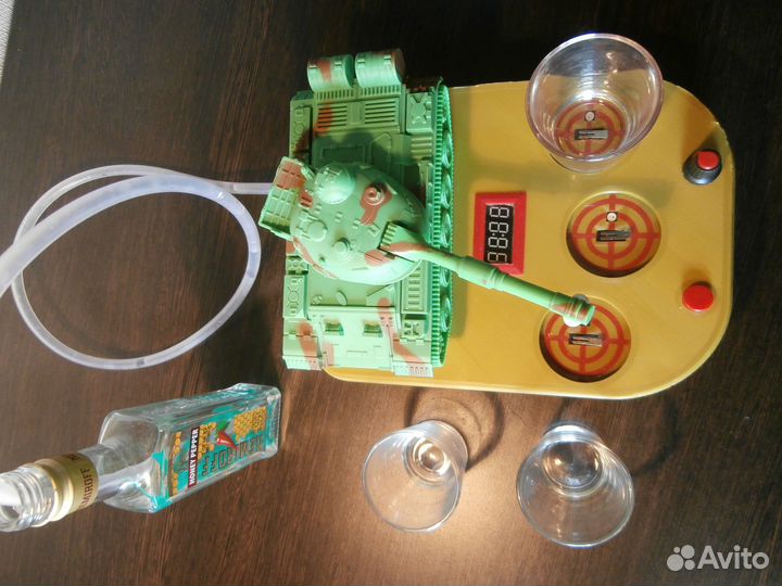 Наливатор алкоголя / автобармен