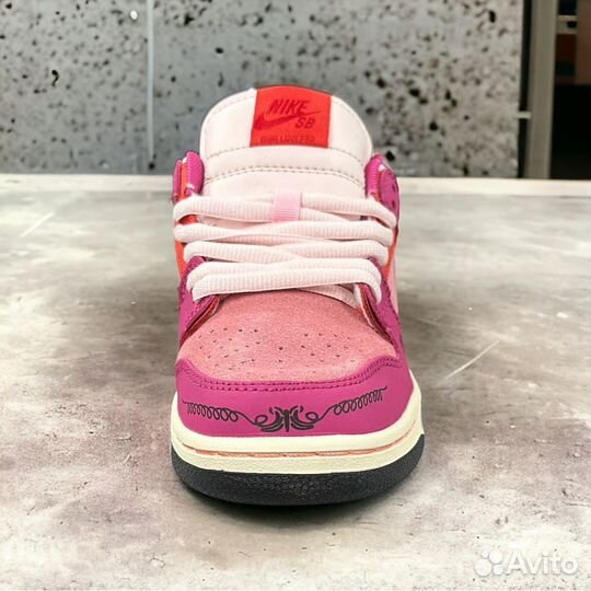 Кроссовки Nike SB Dunk Low Barbie