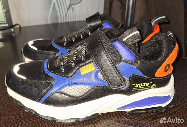 Кроссовки мужские 41размер бу
