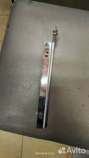 Кронштейн для стеклянных полок