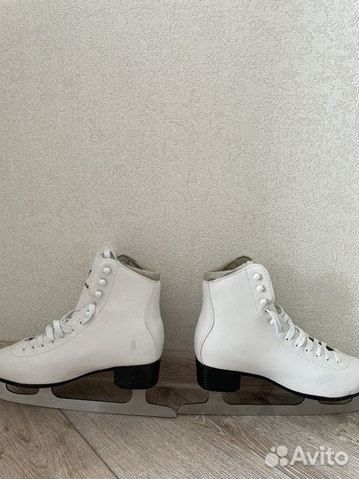 Коньки женские 38 размер