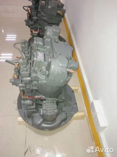 Гидравлический насос Hitachi ZX200-3