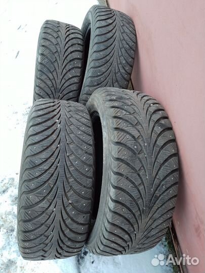 Sava Eskimo Stud 215/55 R16