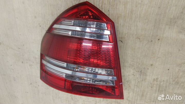 Фонарь задний левый Mercedes-Benz GL164 / X164
