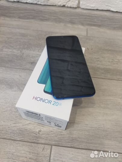 HONOR 20e, 4/64 ГБ