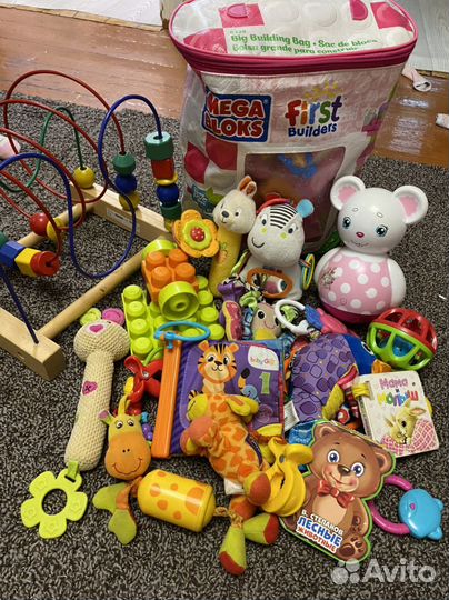Фирменные игрушки пакетом