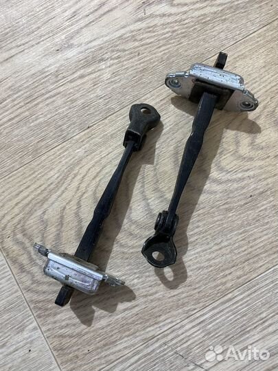 Ограничитель двери Kia Picanto