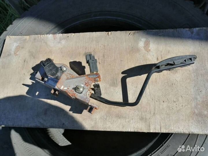 Педаль газа Mazda MPV LW