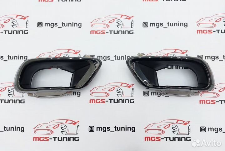 Черные насадки на выхлоп на BMW X7 G07