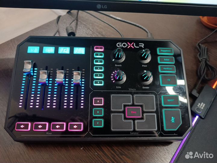 Внешняя звуковая карта TC Helicon GO XLR