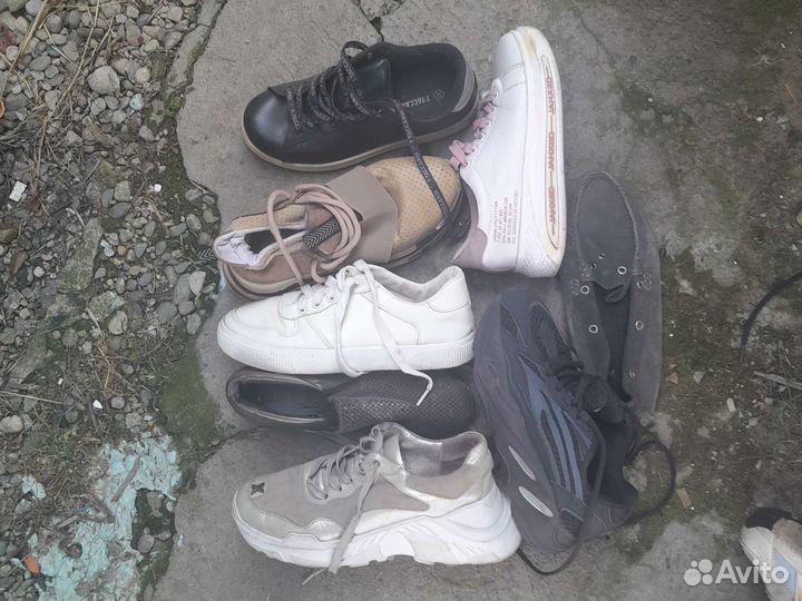 Кроссовки разных размеров