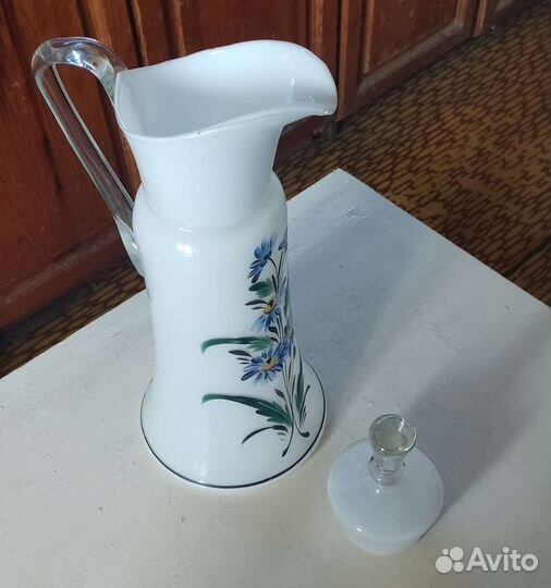 Большой кувшин из молочного стекла СССР