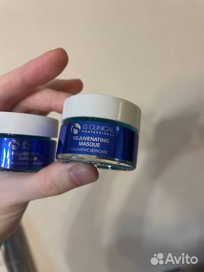 IS clinical rejuvenating masque голубая маска