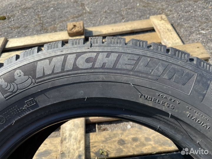 Michelin X-Ice North 215/65 R16