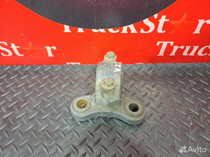 Кронштейн стабилизатора переднего