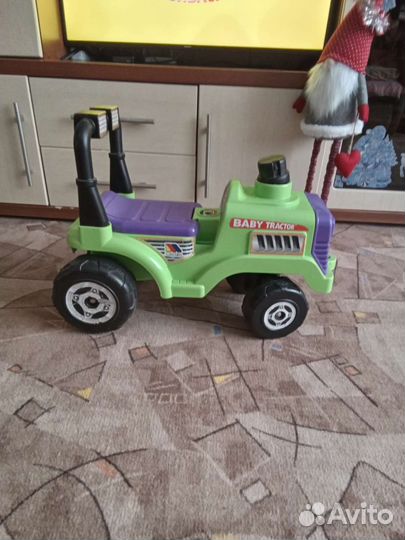 Машина каталка с ручкой