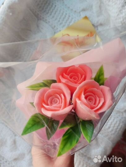 Мини букетики из роз и тюльпанов