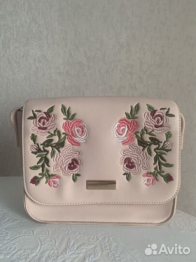 Сумка с ремнем через плечо розовая