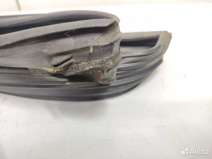 Уплотнитель стекла двери передний правый Nissan