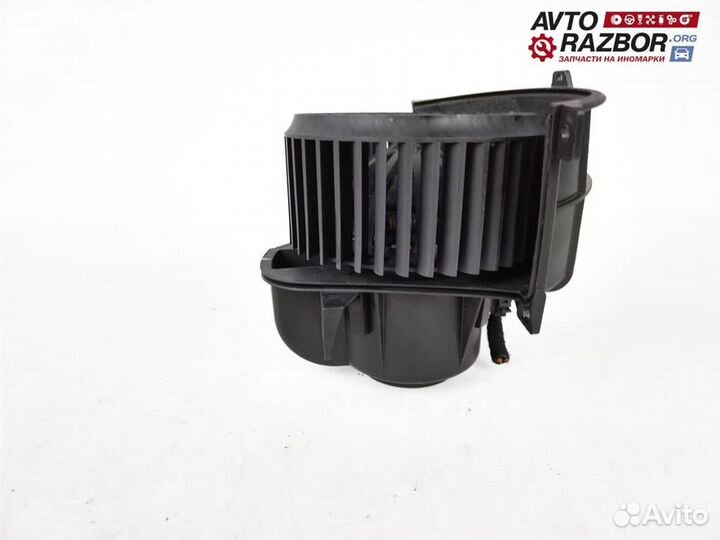 Моторчик отопителя с крыльчаткой Audi Q7 2005