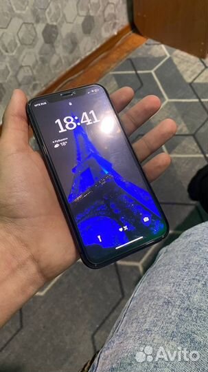 Телефон iPhone 11