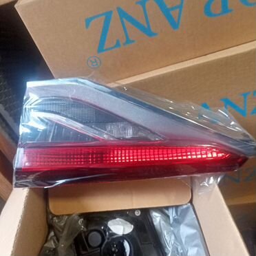 Продать задние блок фар Тойота Камри Е210 L и R