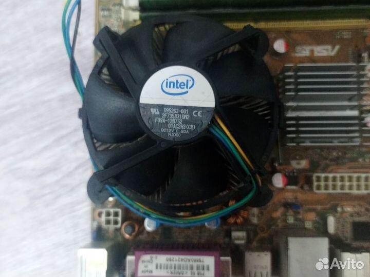 Материнская плата с процессором и памятью